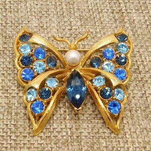 LIA Blue Crystal Rhinestone Butterfly Brooch Pin Goldtone Faux Pearl Signed